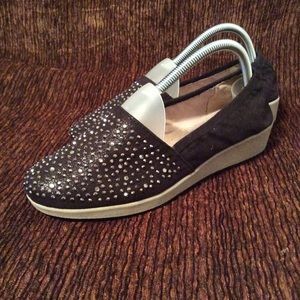 White Mountain Black Stud Lewis Sz 7